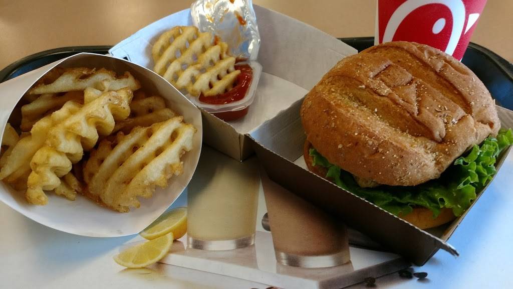 Chick-fil-A | restaurant | 2440 Lake Rd, Dyersburg, TN 38024, USA | 7312850880 OR +1 731-285-0880