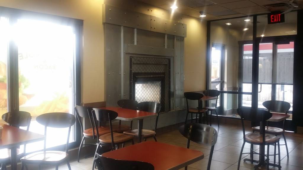 Jack in the Box | restaurant | 1904 S Washington St, Kaufman, TX 75142, USA | 9729323495 OR +1 972-932-3495