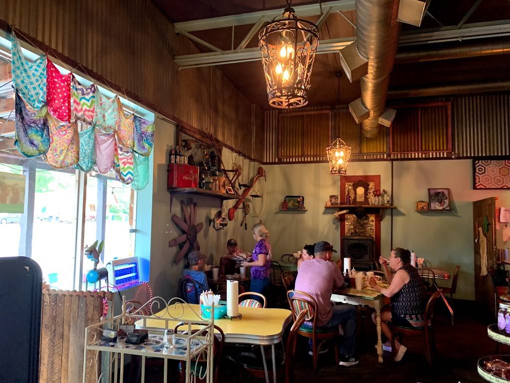 The Purple Daisy Picnic Cafe | restaurant | 4001 St Elmo Ave, Chattanooga, TN 37409, USA | 4238226477 OR +1 423-822-6477