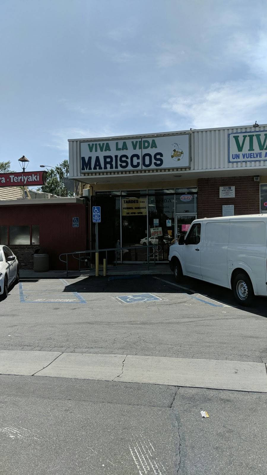 Viva La Vida Mariscos | restaurant | 8219 De Soto Ave, Canoga Park, CA 91304, USA | 8187099867 OR +1 818-709-9867