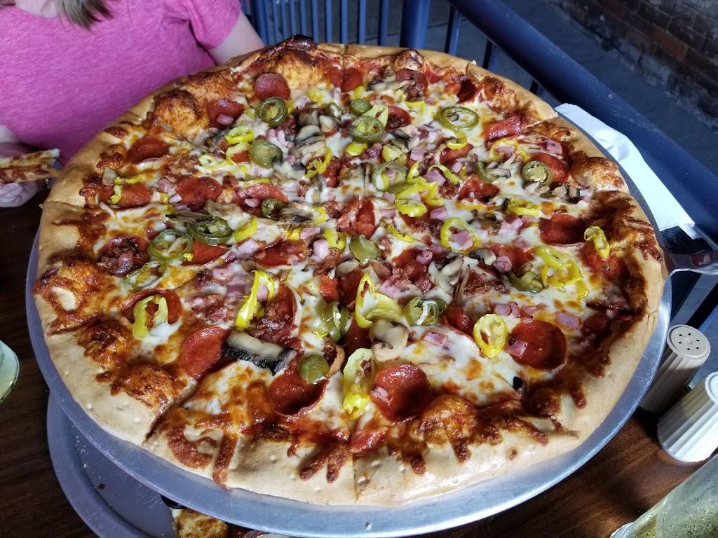 Maka Mia Pizza Subs and Pub | restaurant | 113 North Court Street, Ripley, WV 25271, USA | 3043727827 OR +1 304-372-7827