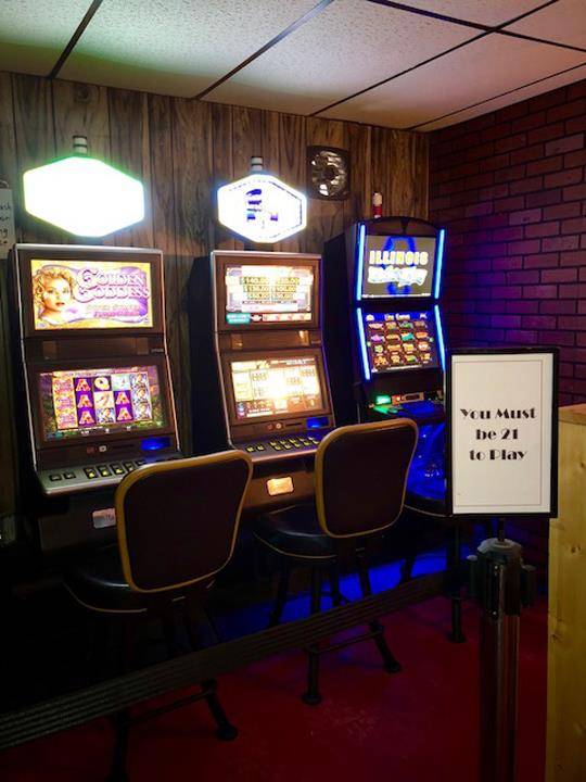 Kellys Place | restaurant | 222 W Main St, Tiskilwa, IL 61368, USA | 8156464773 OR +1 815-646-4773