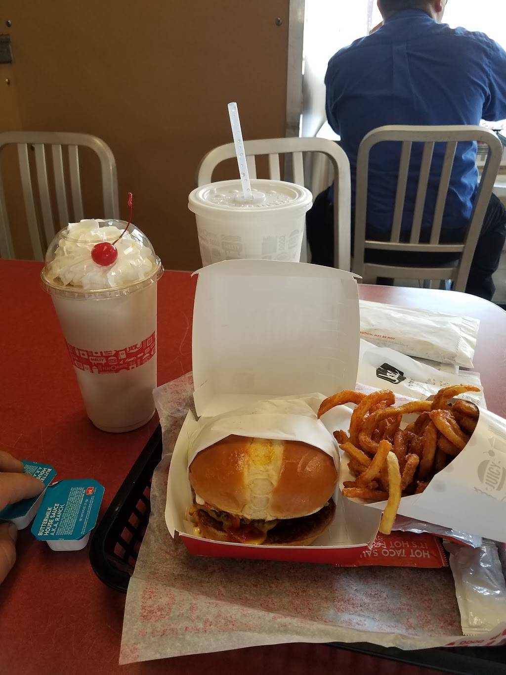 Jack in the Box | restaurant | 2601 E Slauson Ave, Huntington Park, CA 90255, USA | 3235852125 OR +1 323-585-2125