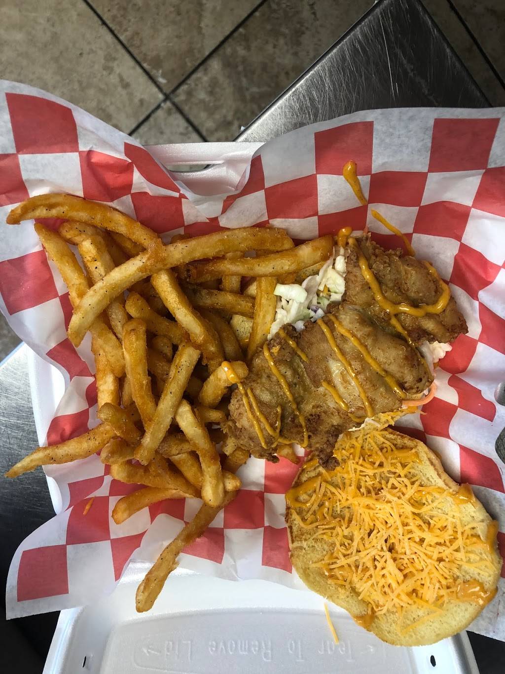 Fannys Fried Chicken | restaurant | 111 E Central Blvd, Cape Canaveral, FL 32920, USA | 3216130077 OR +1 321-613-0077