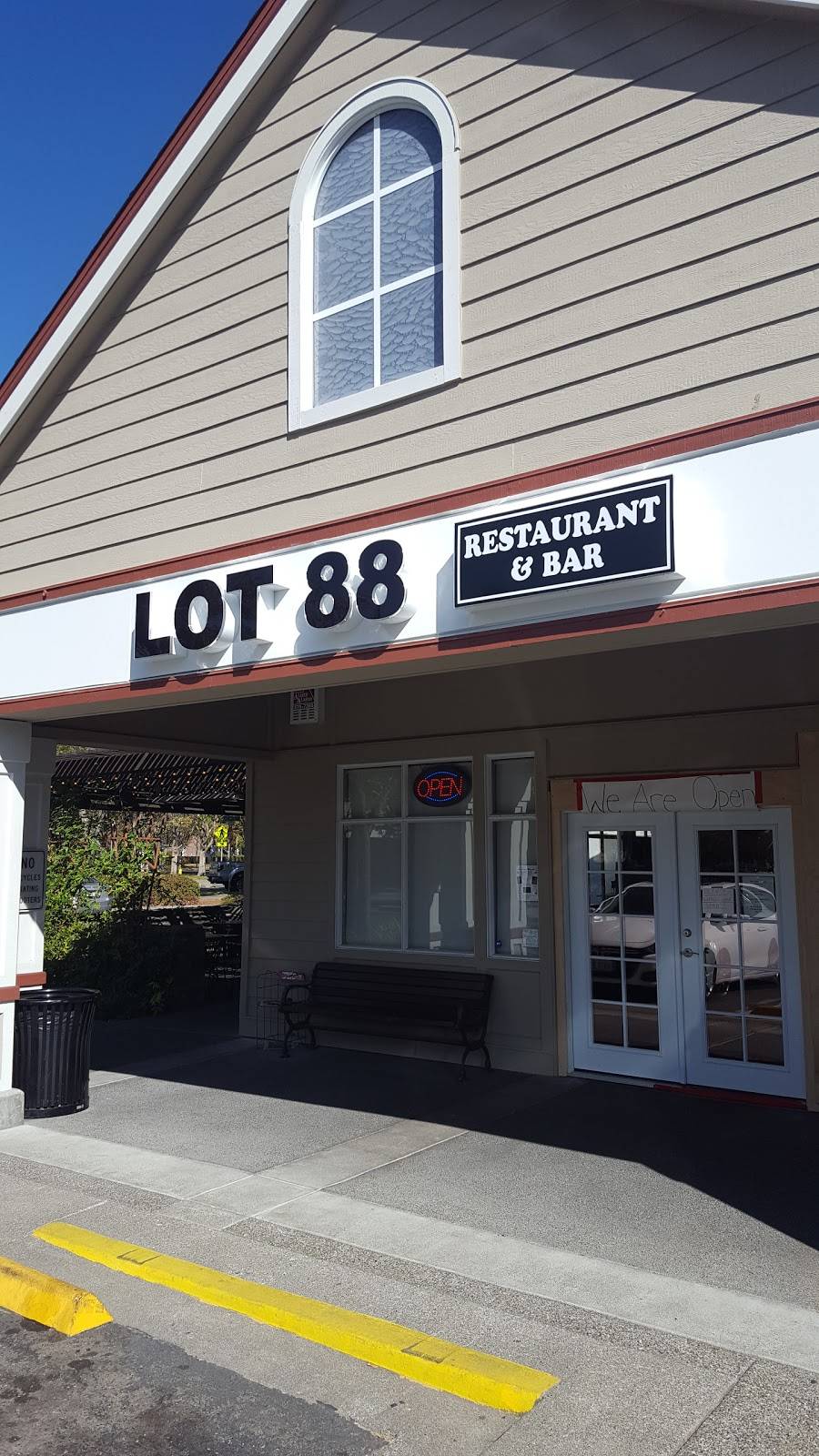 LOT 88 Restaurant & Bar | restaurant | 8988 Brooks Rd S, Windsor, CA 95492, USA | 7076200750 OR +1 707-620-0750