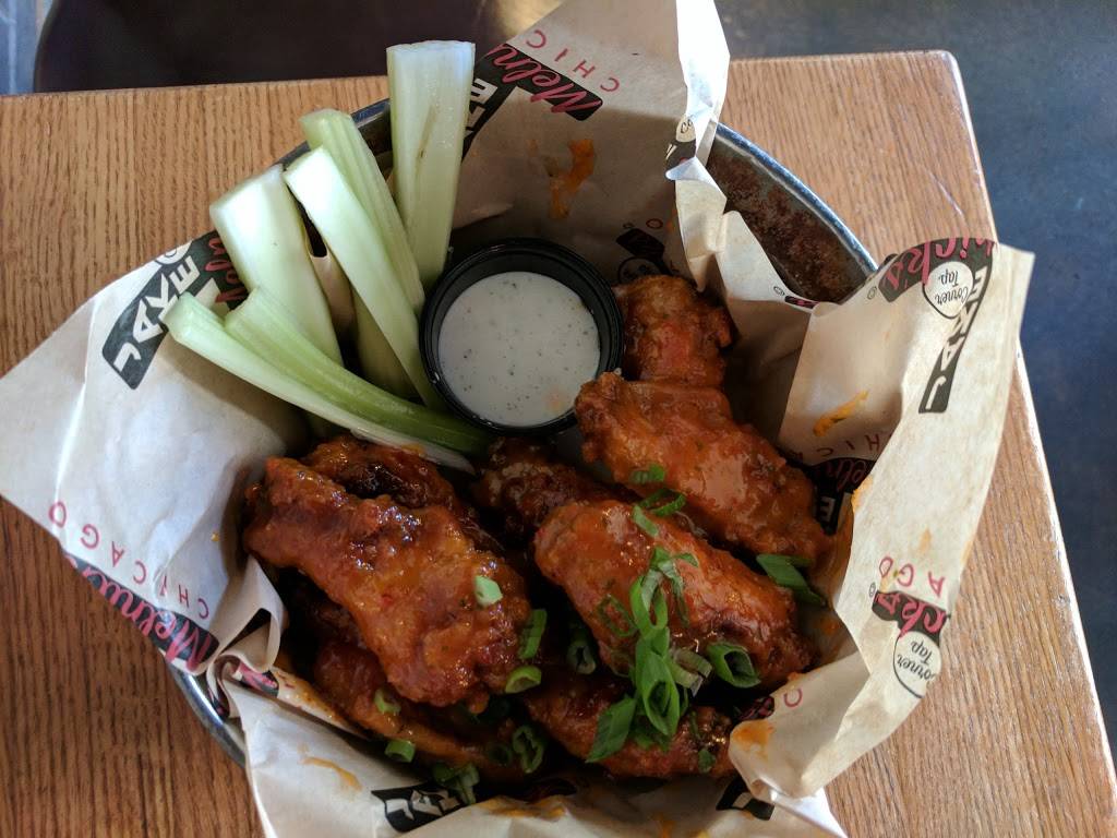 Jake Melnicks Corner Tap | restaurant | 41 E Superior St, Chicago, IL 60611, USA | 3122660400 OR +1 312-266-0400