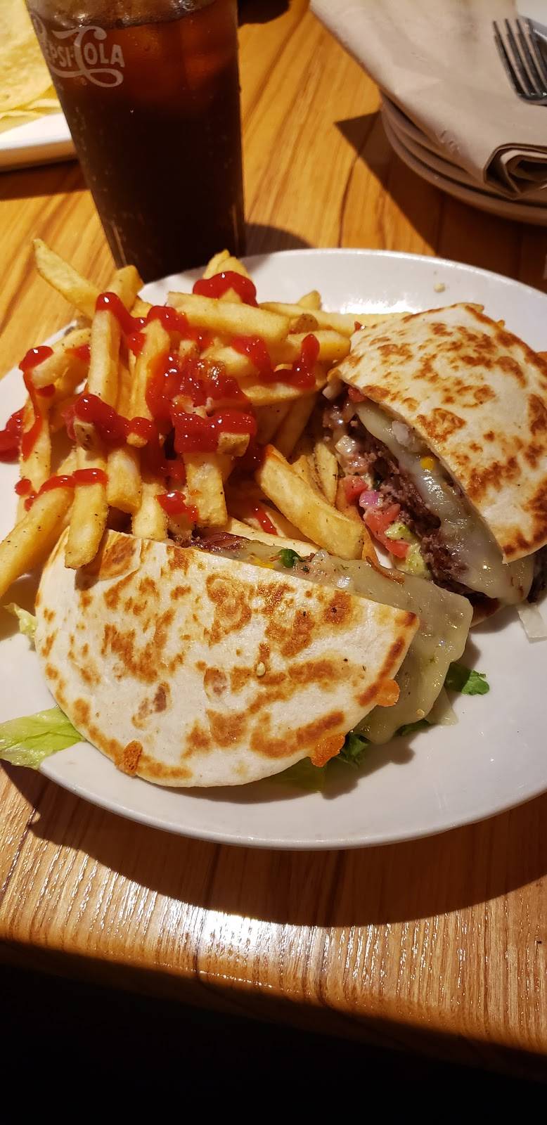 Applebees Grill + Bar | restaurant | 1901 N Belt Line Rd, Irving, TX 75061, USA | 9723130081 OR +1 972-313-0081