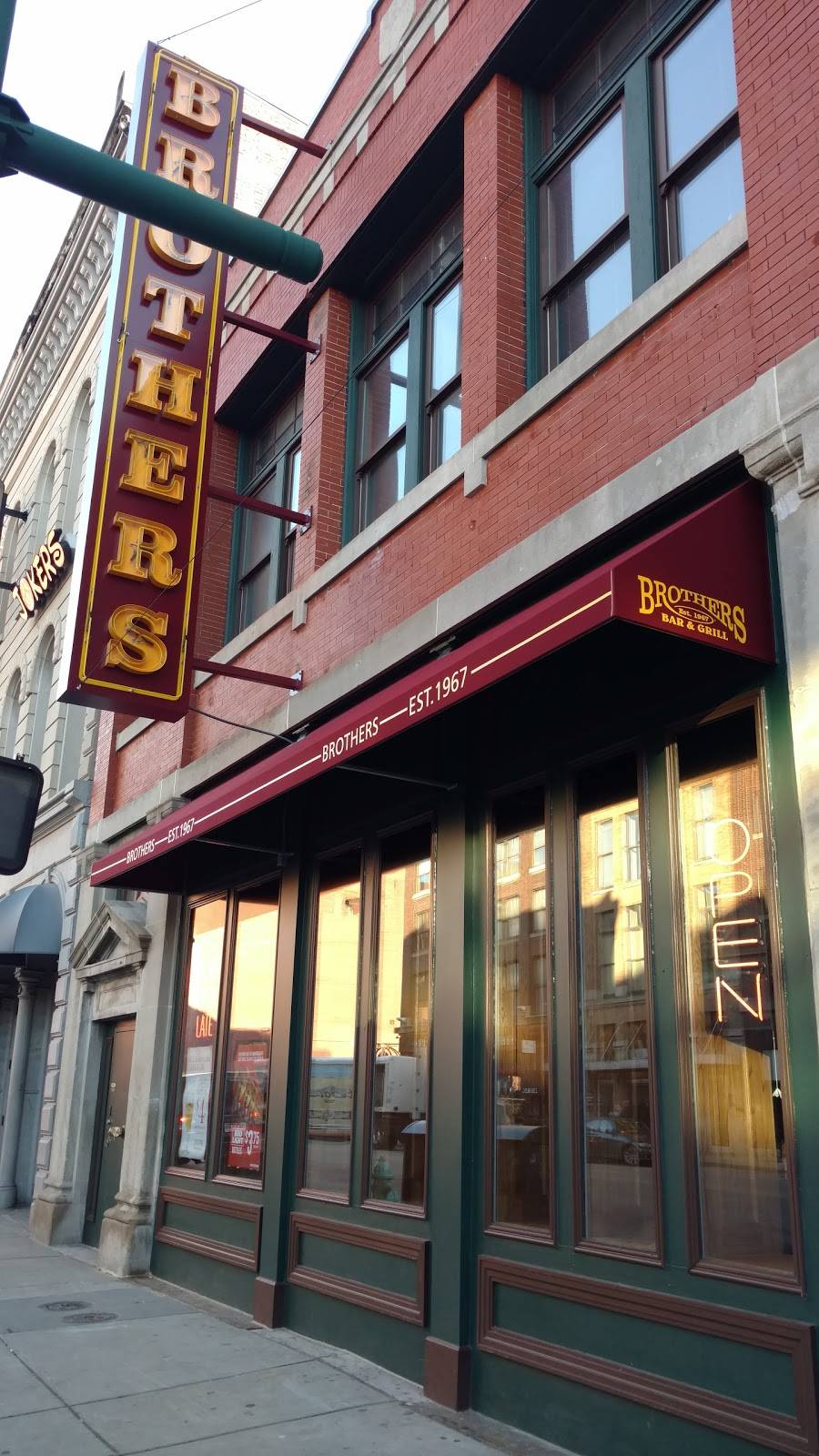 Brothers Bar & Grill | restaurant | 255 S Meridian St, Indianapolis, IN 46225, USA | 3176242767 OR +1 317-624-2767