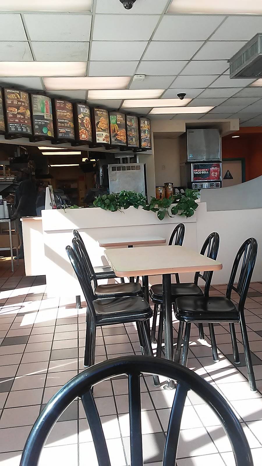 Taco Bell | meal takeaway | 5151 FL-109 W, Jacksonville, FL 32216, USA | 9047318678 OR +1 904-731-8678