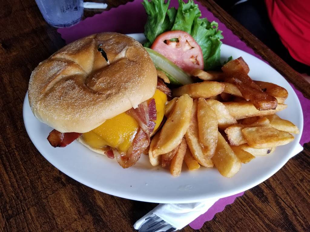 McGuires Ale House | restaurant | 130 Mt Pleasant Rd, Newtown, CT 06470, USA | 2032703999 OR +1 203-270-3999