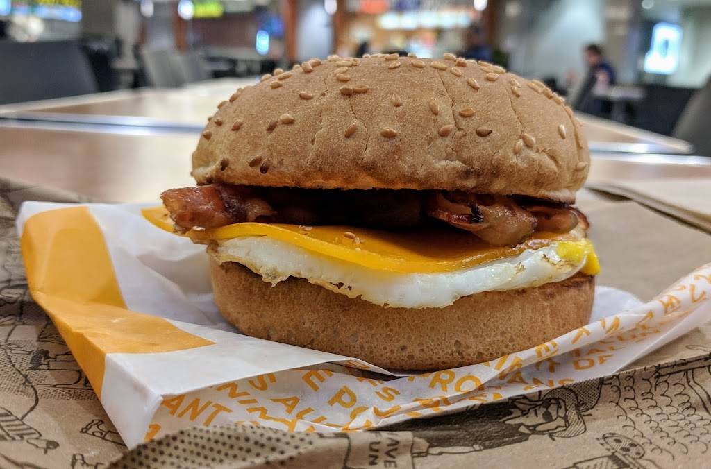 A&W Canada | restaurant | 3300 Bloor St W, Etobicoke, ON M8X 2X4, Canada | 4162310001 OR +1 416-231-0001