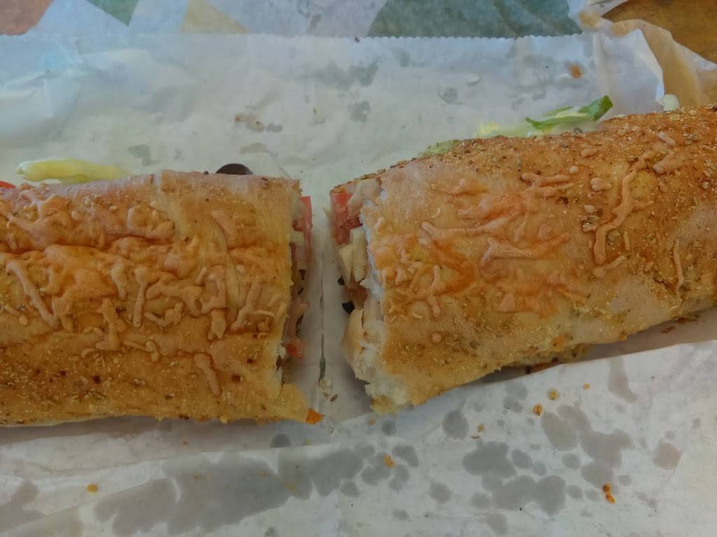 Subway | meal takeaway | 719 N Main St, Hutchinson, KS 67501, USA | 6206625111 OR +1 620-662-5111