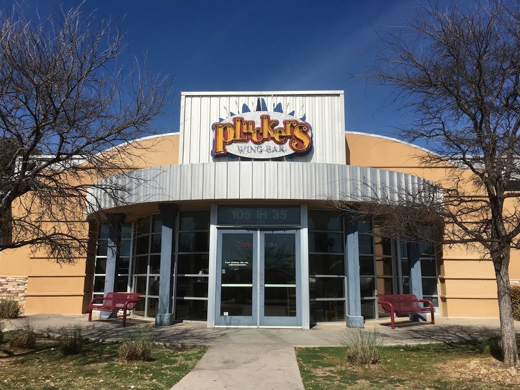 Pluckers Wing Bar | restaurant | 105 N Interstate 35, San Marcos, TX 78666, USA | 5127549464 OR +1 512-754-9464
