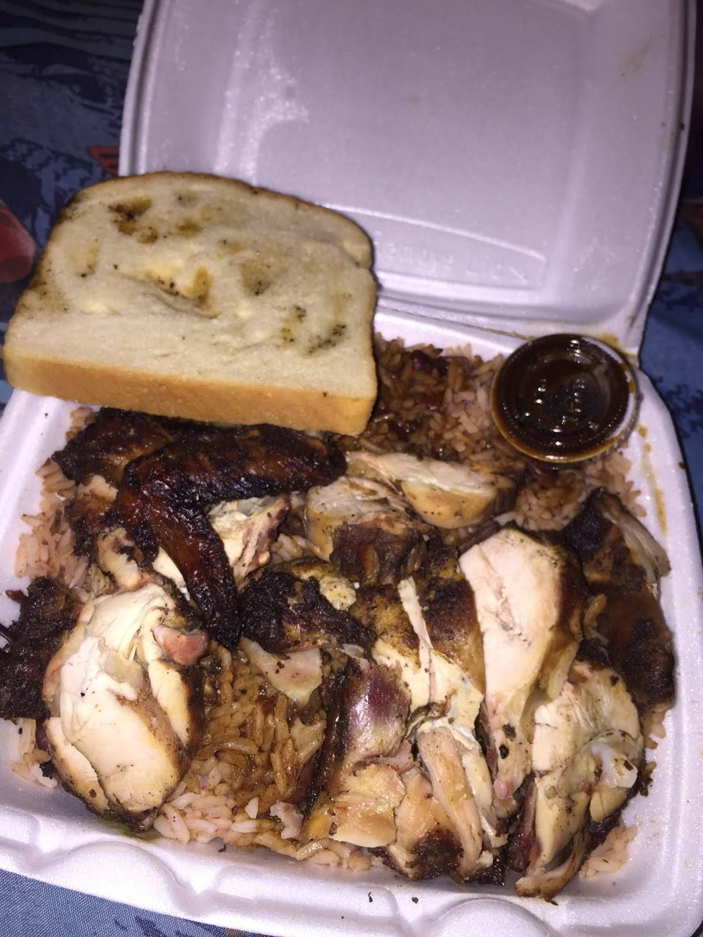 Rays Island Grill | restaurant | 3146 W 63rd St, Chicago, IL 60629, USA | 7734341010 OR +1 773-434-1010