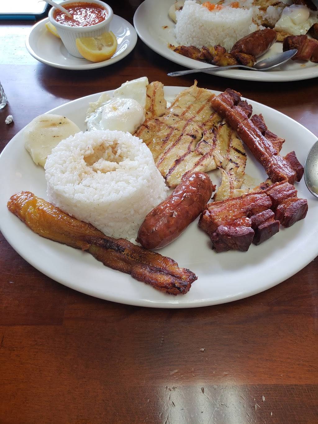 La Tipica Restaurant | restaurant | 260 Broad St, Elizabeth, NJ 07202, USA | 9083557545 OR +1 908-355-7545