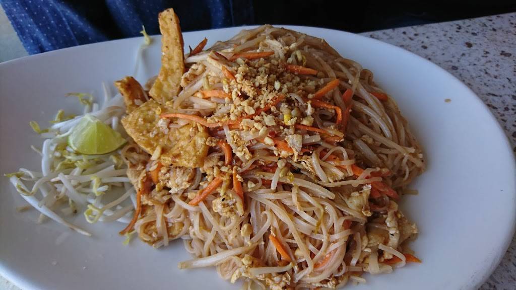 Saigon House Restaurant | restaurant | 2169 Wyandotte St W, Windsor, ON N9B 1K1, Canada | 5199778988 OR +1 519-977-8988