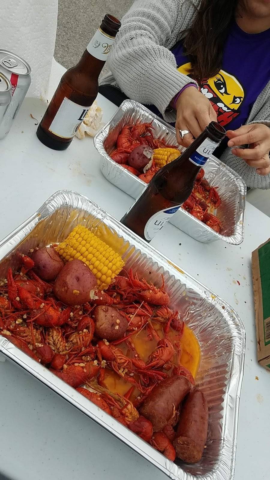 Winnies Watering Hole | restaurant | 111 Plantation Dr, Lake Jackson, TX 77566, USA | 9792973698 OR +1 979-297-3698