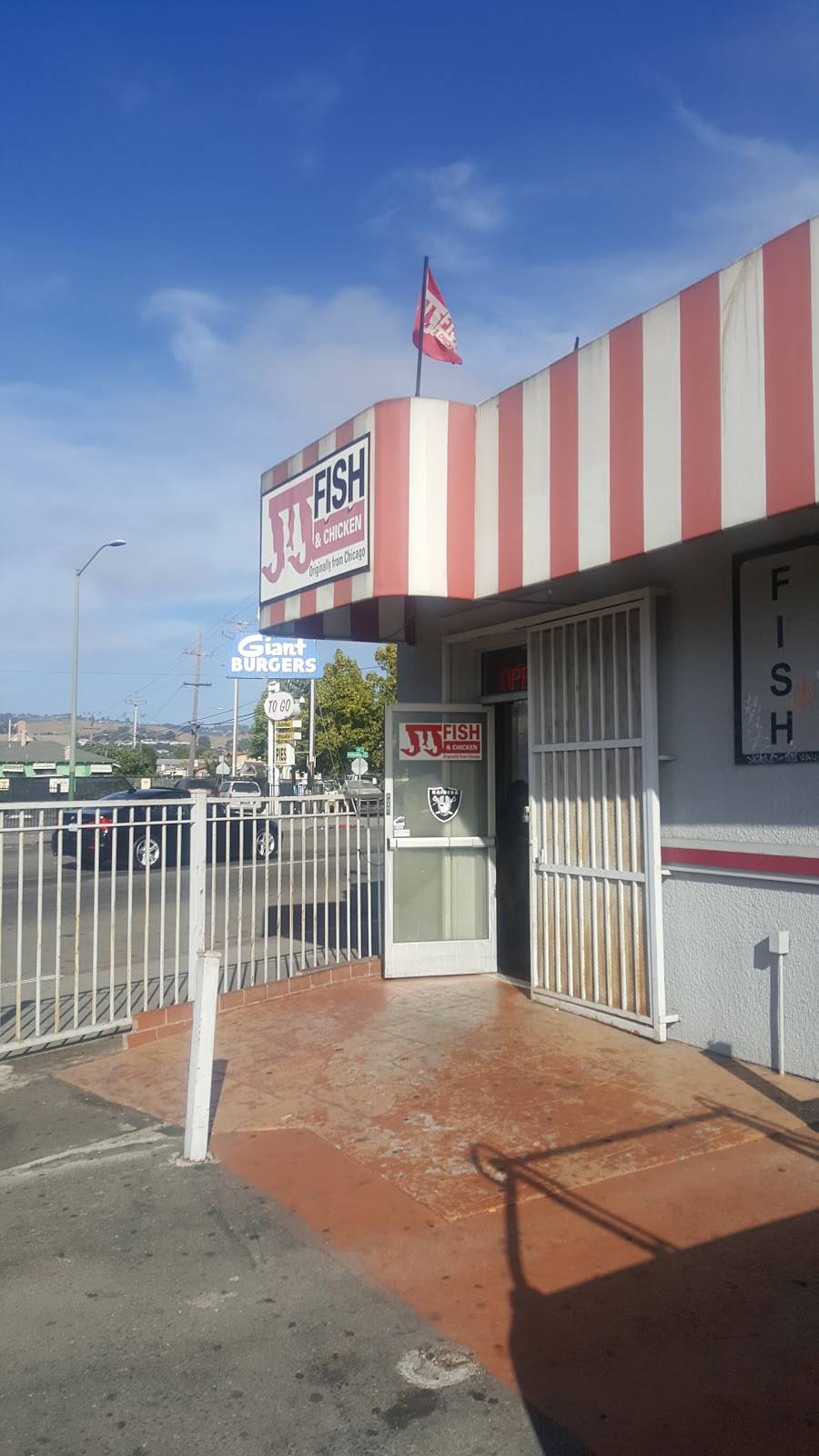 J J Fish & Chicken | restaurant | 8035 International Blvd, Oakland, CA 94621, USA | 5106331212 OR +1 510-633-1212