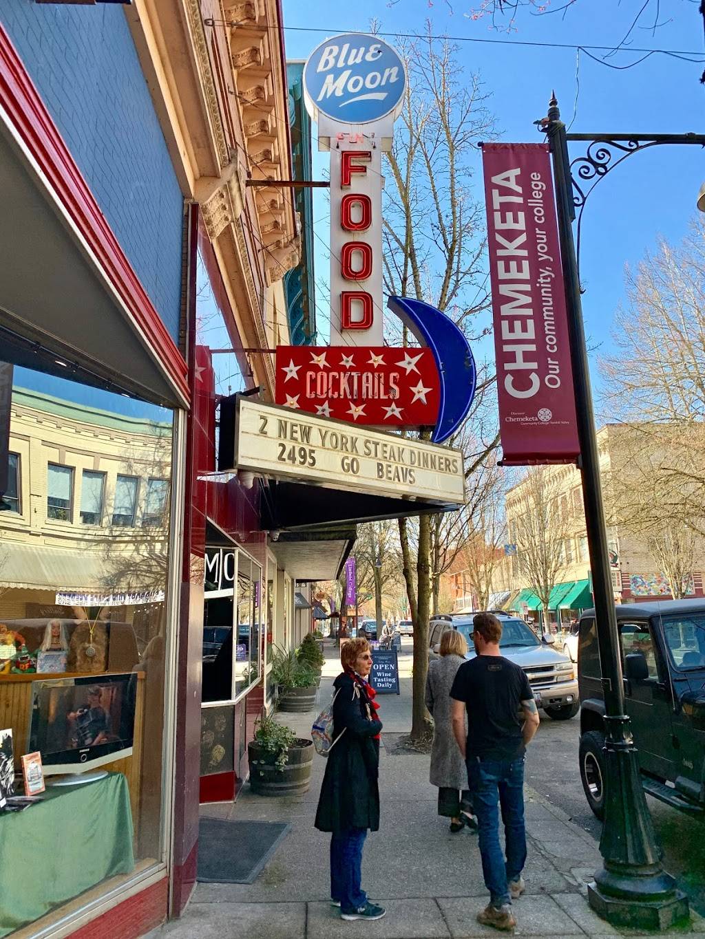 Blue Moon Lounge | restaurant | 310 NE 3rd St, McMinnville, OR 97128, USA | 5034723045 OR +1 503-472-3045