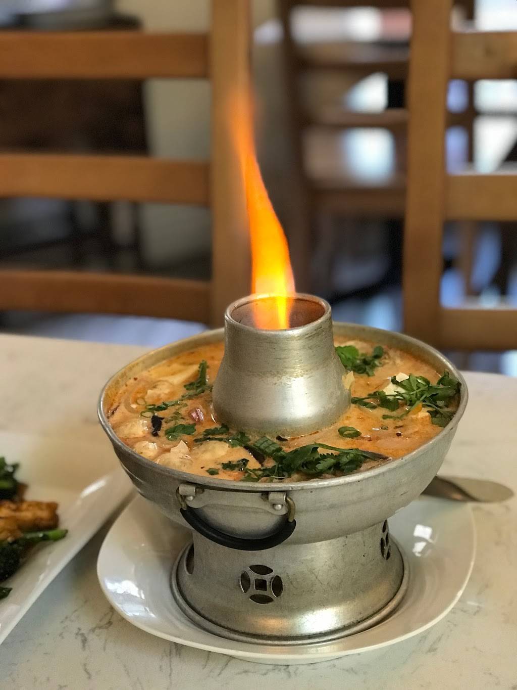 Arayas Place | restaurant | 2808 E Madison St, Seattle, WA 98112, USA | 2064026634 OR +1 206-402-6634