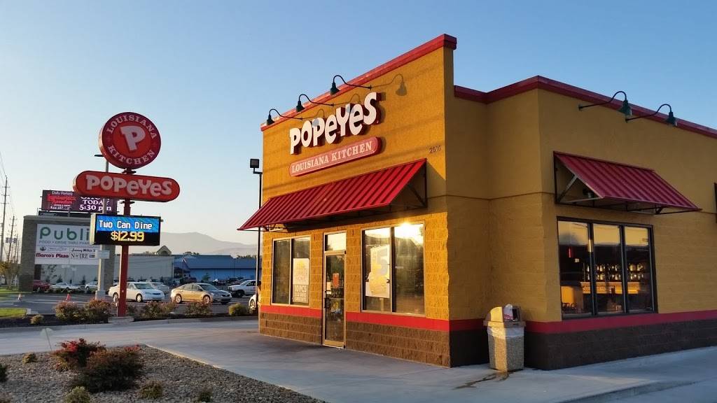 Popeyes Louisiana Kitchen | restaurant | 2616 Parkway, Pigeon Forge, TN 37863, USA | 8653654699 OR +1 865-365-4699