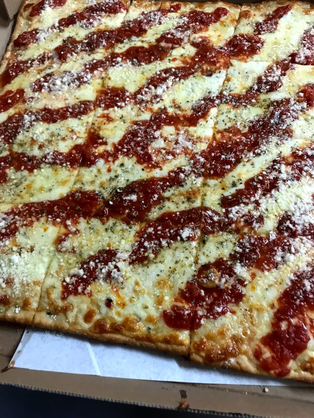 Luigis Pizza | meal delivery | 4704 5th Ave, Brooklyn, NY 11220, USA | 7184927565 OR +1 718-492-7565
