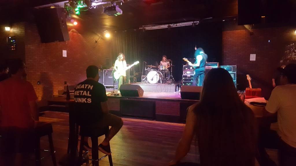 Malones | restaurant | 604 E Dyer Rd, Santa Ana, CA 92705, USA | 7149796000 OR +1 714-979-6000