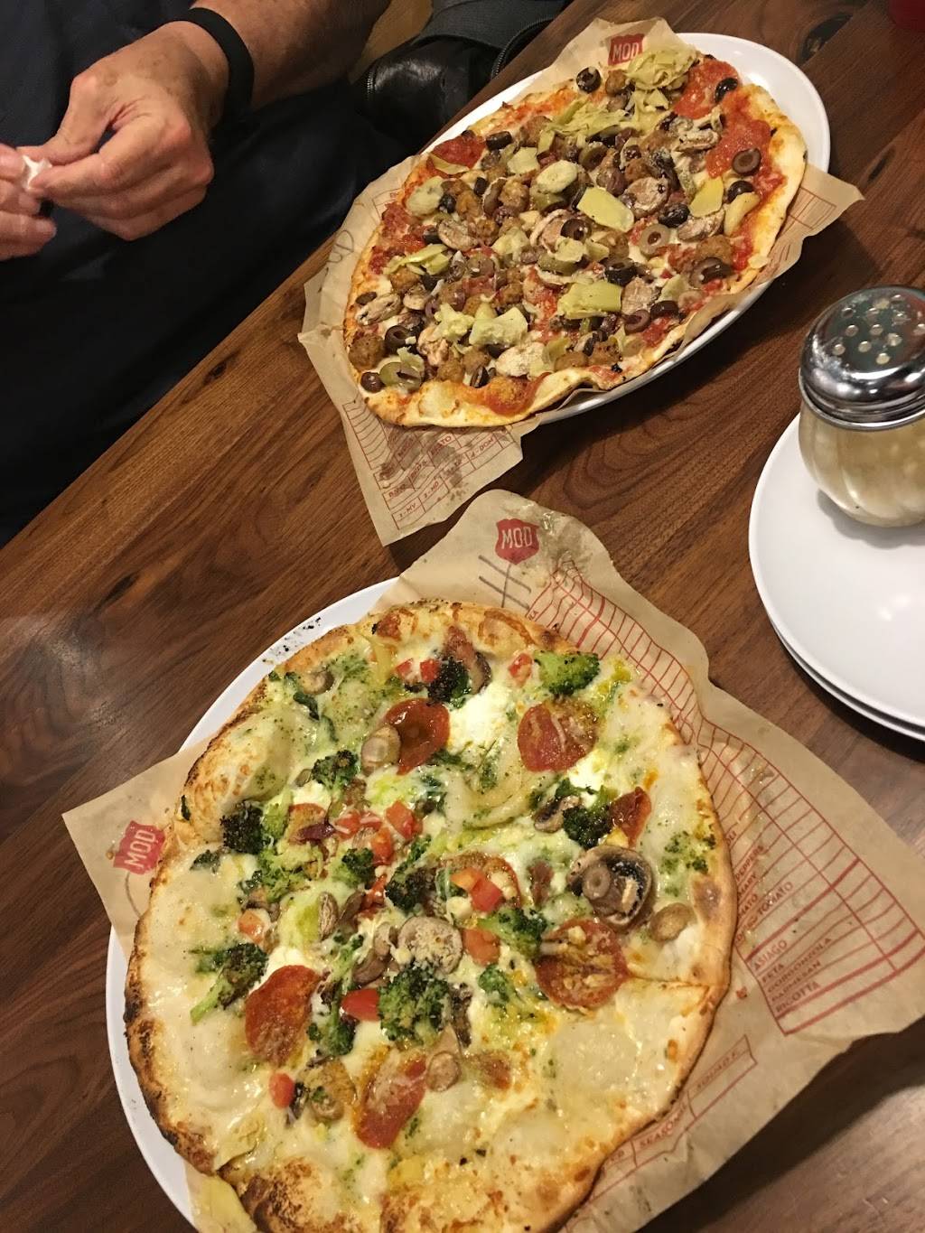MOD Pizza | restaurant | 6777 Woodlands Pkwy Suite 314, The Woodlands, TX 77382, USA | 2817190148 OR +1 281-719-0148