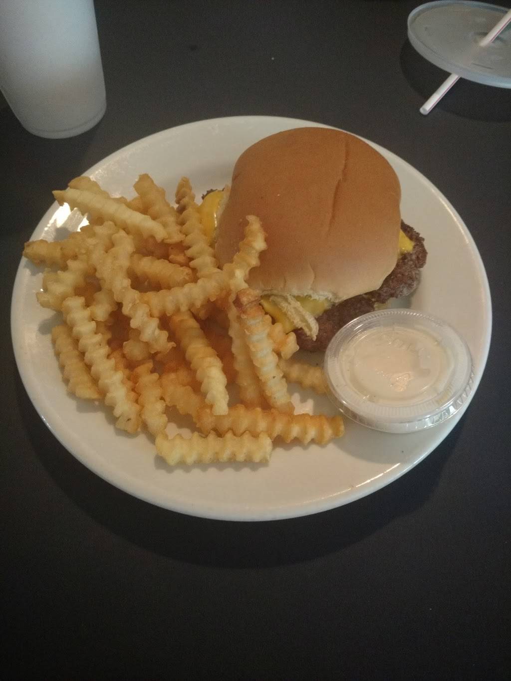 Franks Sundown & Corner Kitchen | restaurant | 130 Old U.S. 50 E, Beckemeyer, IL 62219, USA | 6182278251 OR +1 618-227-8251