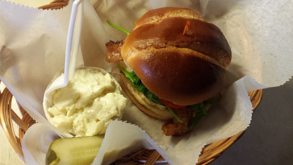 Mackeseys Irish Pub | restaurant | 317 State St, Madison, WI 53703, USA | 6082566071 OR +1 608-256-6071