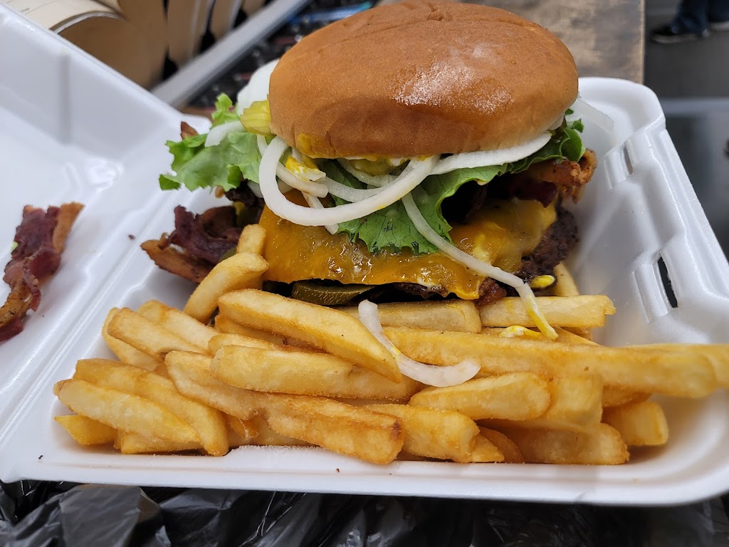 Sissis place The Gossip Corner Fast Food | restaurant | 332 E, TX-302, Kermit, TX 79745, USA | 4325860008 OR +1 432-586-0008