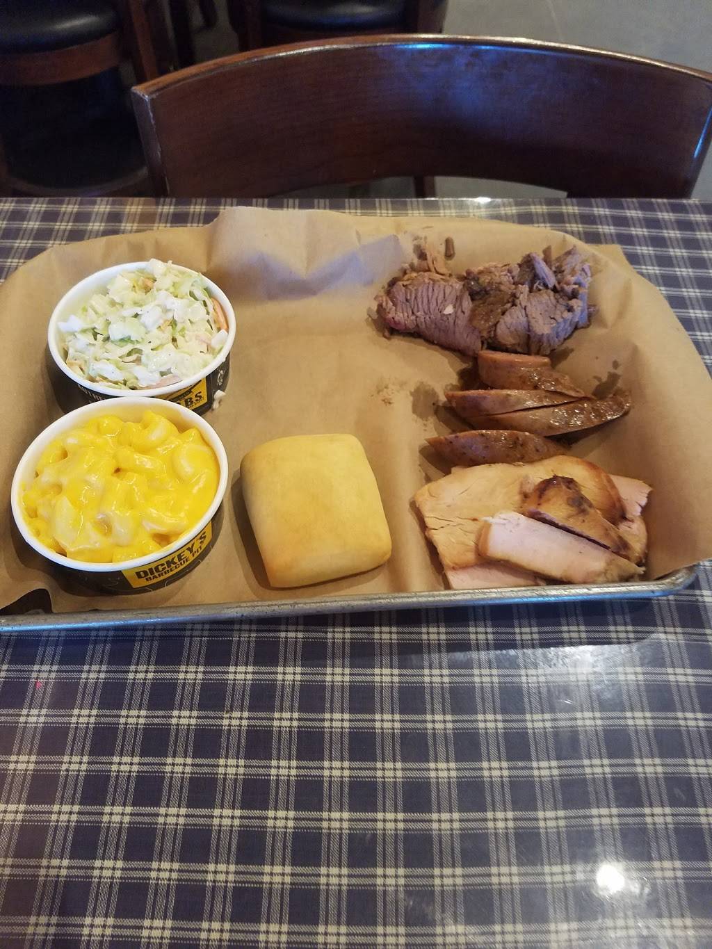 Dickeys Barbecue Pit | restaurant | 1586 Gateway Blvd, Fairfield, CA 94533, USA | 7074005040 OR +1 707-400-5040