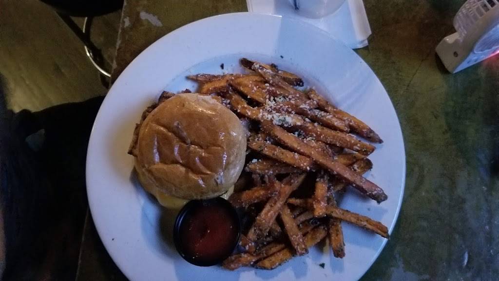 Woodhaven Bar & Kitchen | restaurant | 712 N Clark St, Chicago, IL 60654, USA | 3126249008 OR +1 312-624-9008