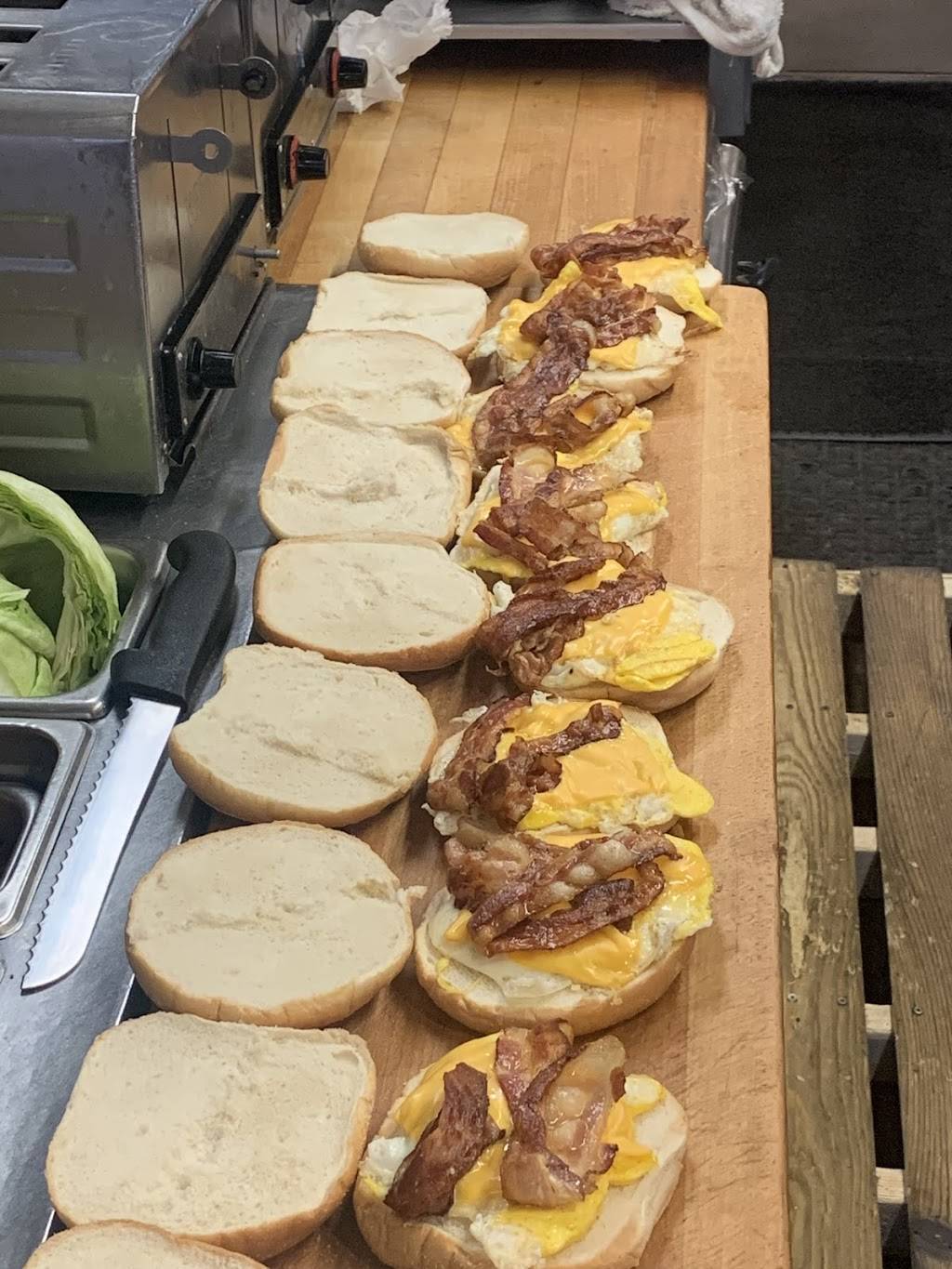 Chateau coffee shop | restaurant | 1 Station Plaza, Woodmere, NY 11598, USA | 5163740310 OR +1 516-374-0310