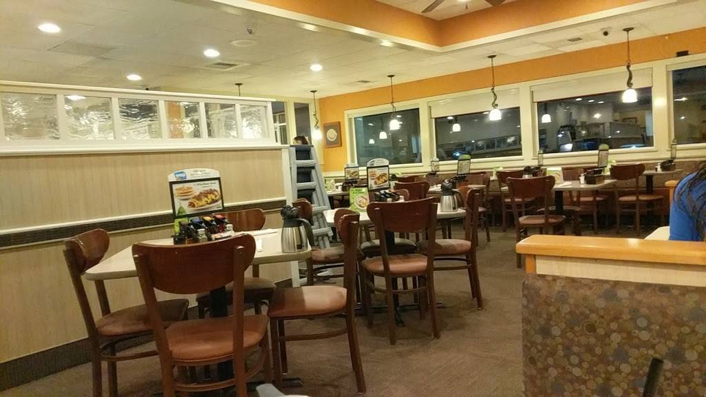 IHOP | bakery | 185 W Interstate Pkwy, Shawnee, OK 74804, USA | 4052754467 OR +1 405-275-4467