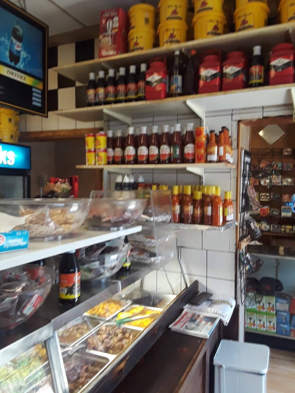 Singhs Roti Shop | restaurant | 692 Columbia Rd, Dorchester, MA 02125, USA | 6172827977 OR +1 617-282-7977