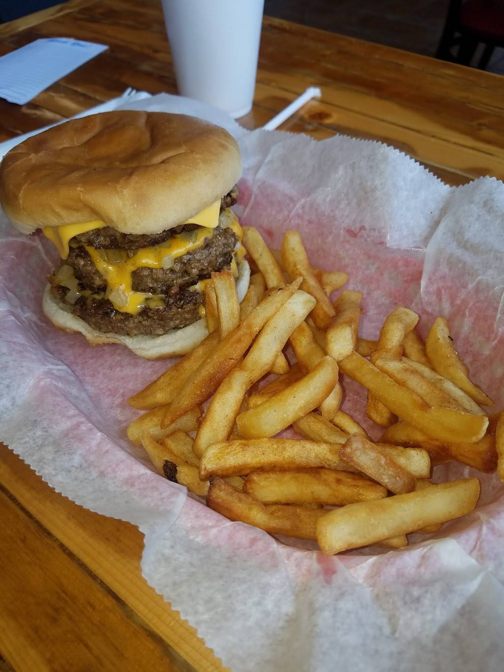 Mutzies | restaurant | 1200 Country Club Rd, Lincolnton, NC 28092, USA | 7042404592 OR +1 704-240-4592