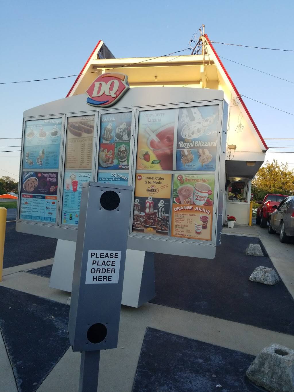 Dairy Queen Store | restaurant | 1117 N Main St, Paris, IL 61944, USA | 2174633230 OR +1 217-463-3230