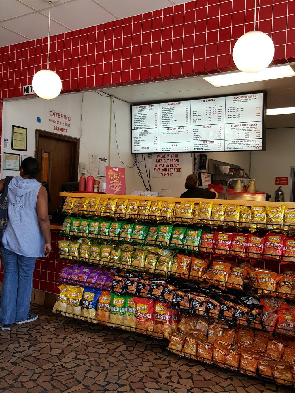 Tops Bar-B-Q | restaurant | 1286 Union Ave, Memphis, TN 38104, USA | 9017257527 OR +1 901-725-7527