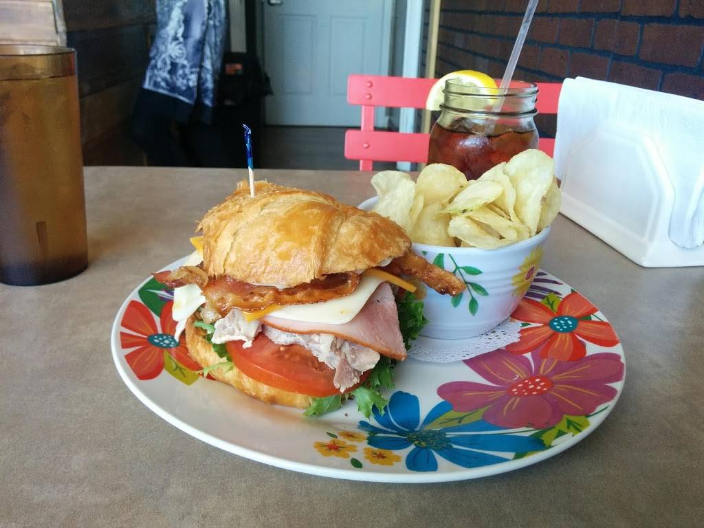 SBs Lakeside Love Shack | restaurant | 6935 Lakeside Ave, Richmond, VA 23228, USA | 8049222371 OR +1 804-922-2371