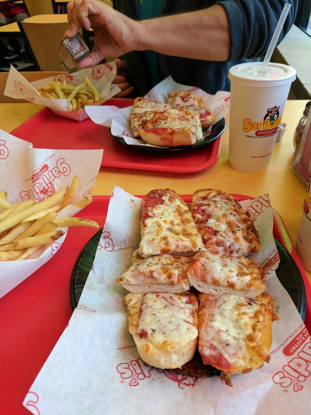 Garibaldis Italian Eatery | restaurant | 1960 N Arlington Heights Rd, Arlington Heights, IL 60004, USA | 8475774000 OR +1 847-577-4000