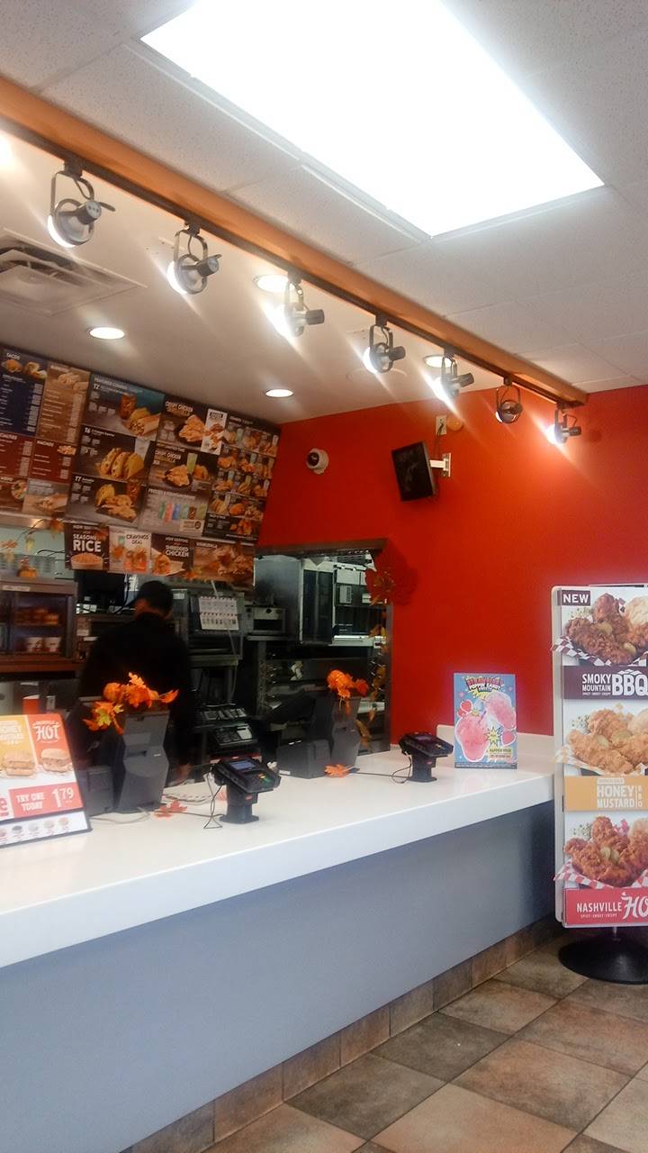 KFC | restaurant | 8820 E 21st St, Indianapolis, IN 46219, USA | 3178970589 OR +1 317-897-0589