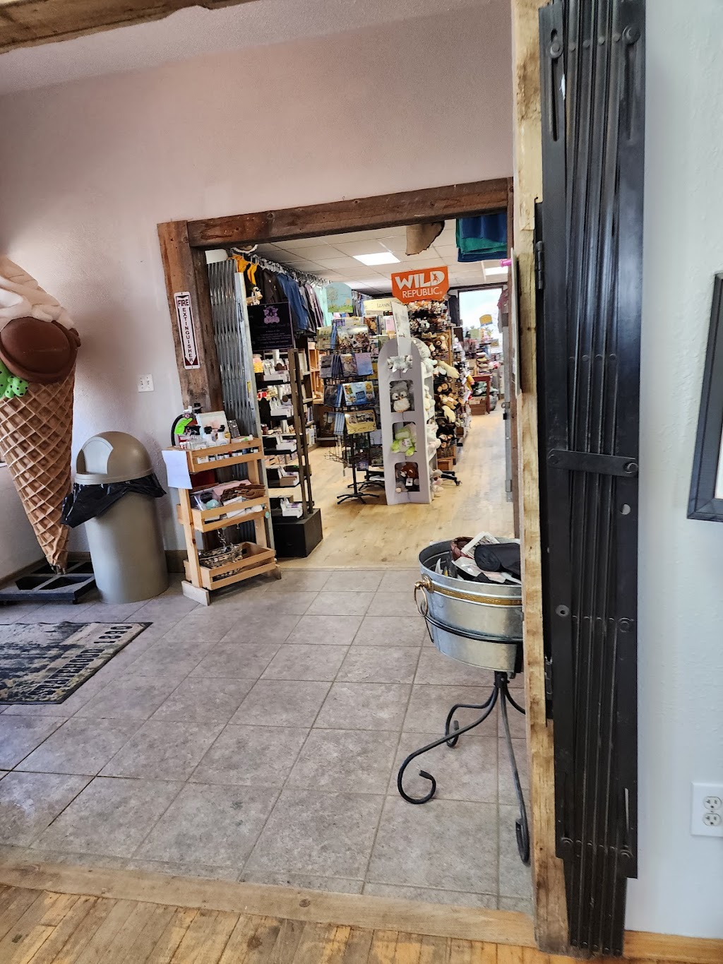 Farson Mercantile | meal takeaway | 4048 US-191, Farson, WY 82932, USA | 3072739511 OR +1 307-273-9511