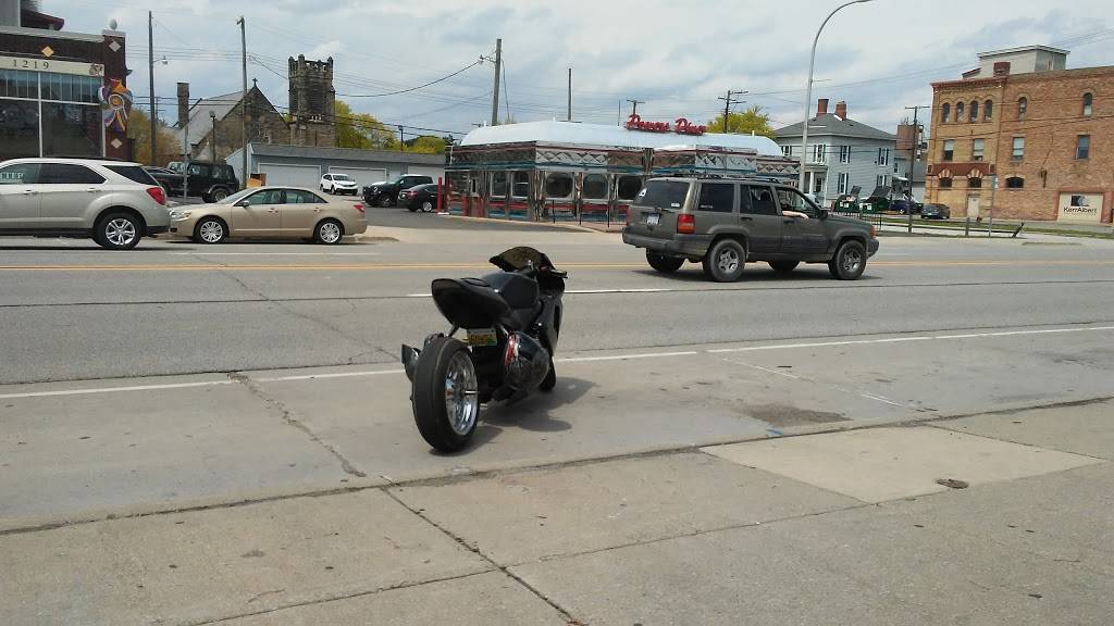 Dairy Queen | restaurant | 1220 Military St, Port Huron, MI 48060, USA | 8109822808 OR +1 810-982-2808