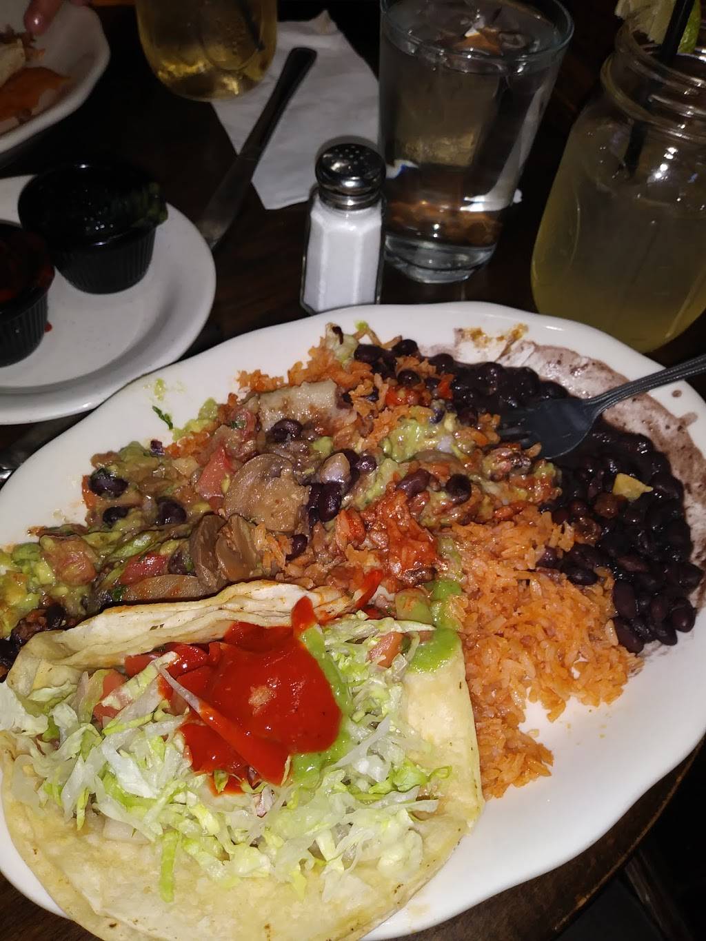 Catrinas | restaurant | 2406, 7316 3rd Ave, Brooklyn, NY 11209, USA | 7188334400 OR +1 718-833-4400