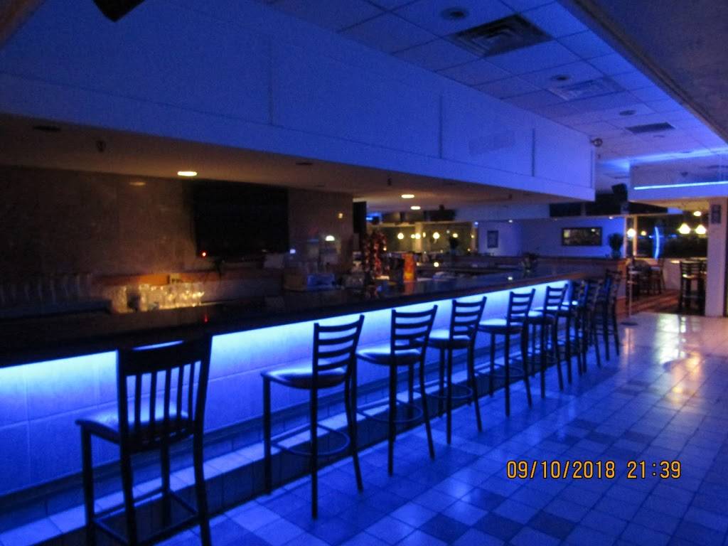 Playoffs Bar And Grill | restaurant | 720 North Ave, Carol Stream, IL 60188, USA | 6302601515 OR +1 630-260-1515