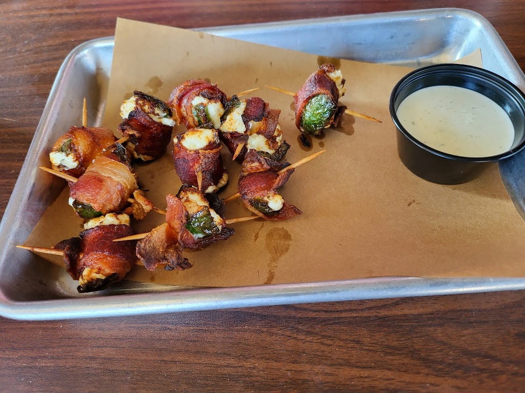 Blu Barrel Bar & Grill | restaurant | 2534 S Treadaway Blvd, Abilene, TX 79602, USA | 3254370000 OR +1 325-437-0000