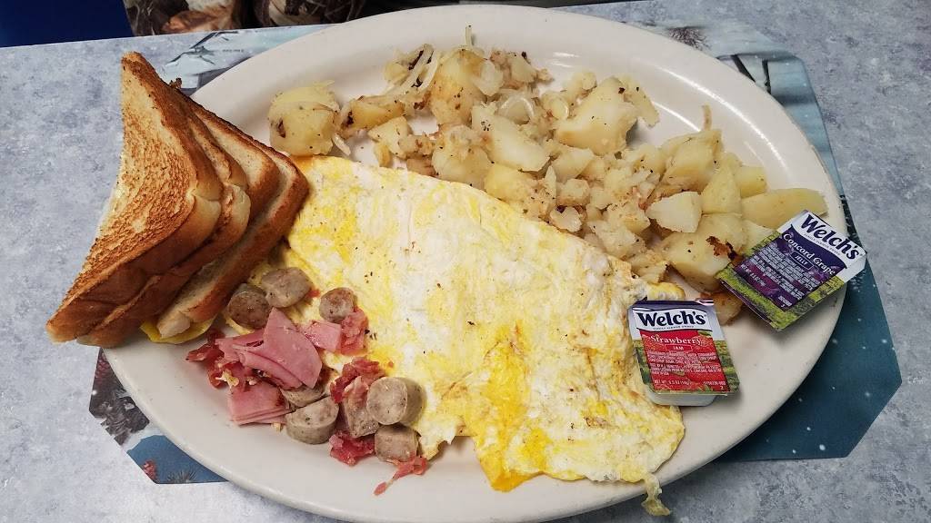 Mom & Pops Family Restaurant | restaurant | 103 S Main St, Hurlock, MD 21643, USA | 4109430222 OR +1 410-943-0222