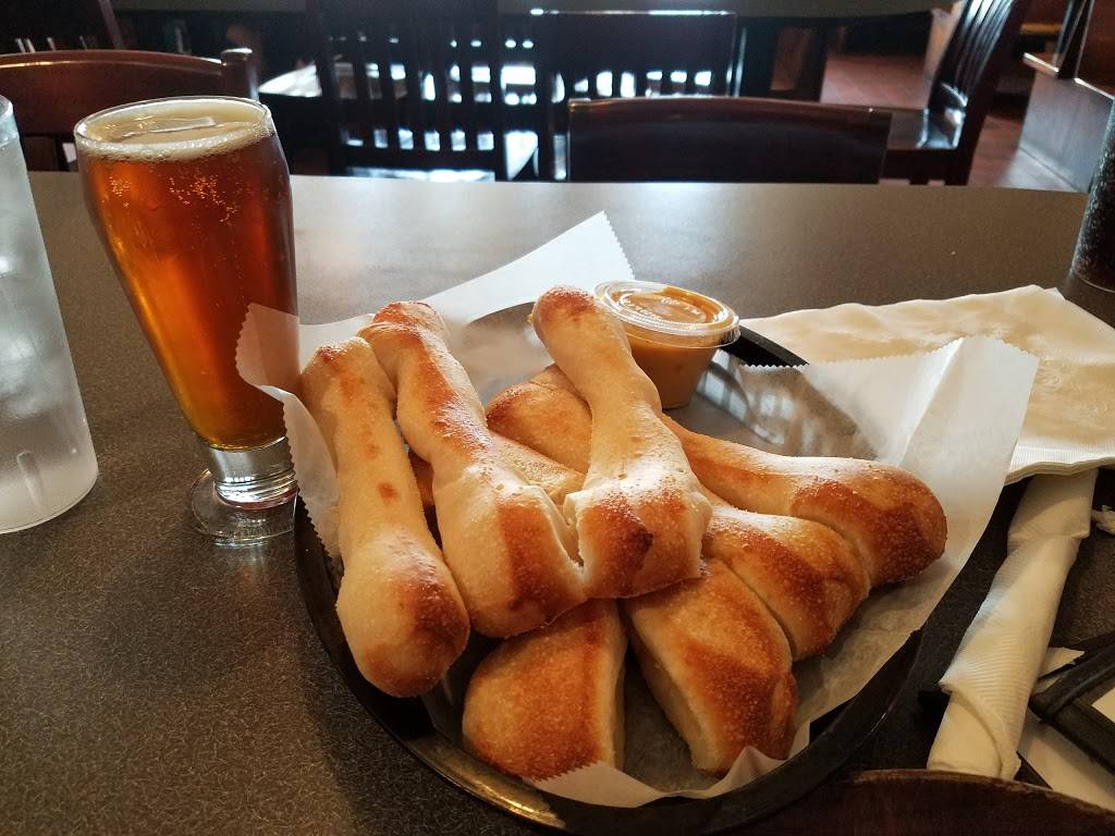 The New Albanian Brewing Company Pizzeria & Public House | restaurant | 3312 Plaza Dr, New Albany, IN 47150, USA | 8129442577 OR +1 812-944-2577