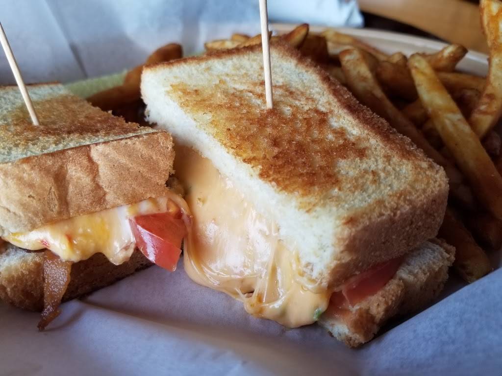 Jack Willies Bar, Grill & Tiki | restaurant | 1013 St Petersburg Dr W, Oldsmar, FL 34677, USA | 8137497932 OR +1 813-749-7932